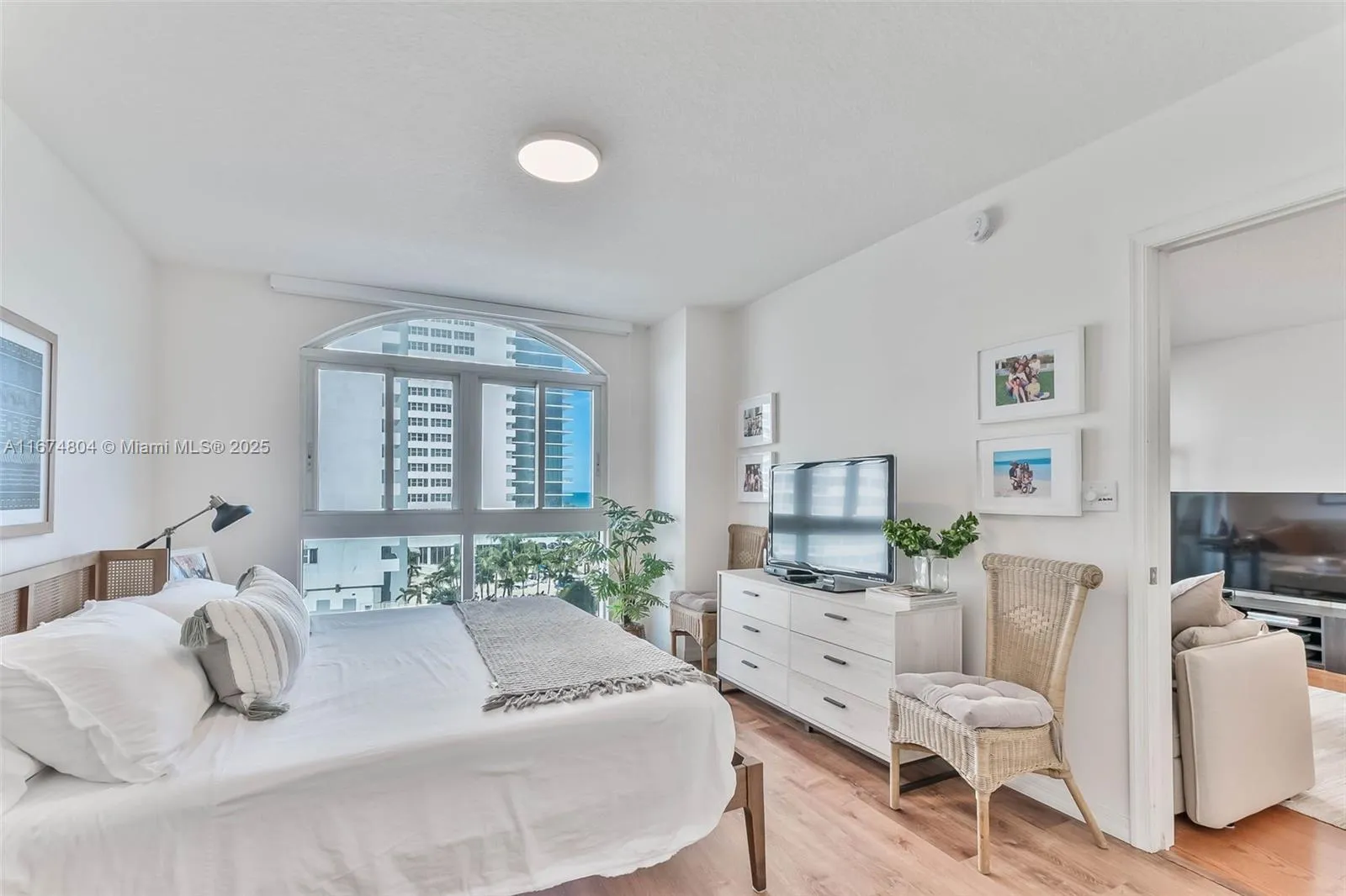Hallandale Beach, Florida 33009, United States, 2 Bedrooms Bedrooms, ,2 BathroomsBathrooms,Residential,Active,39337