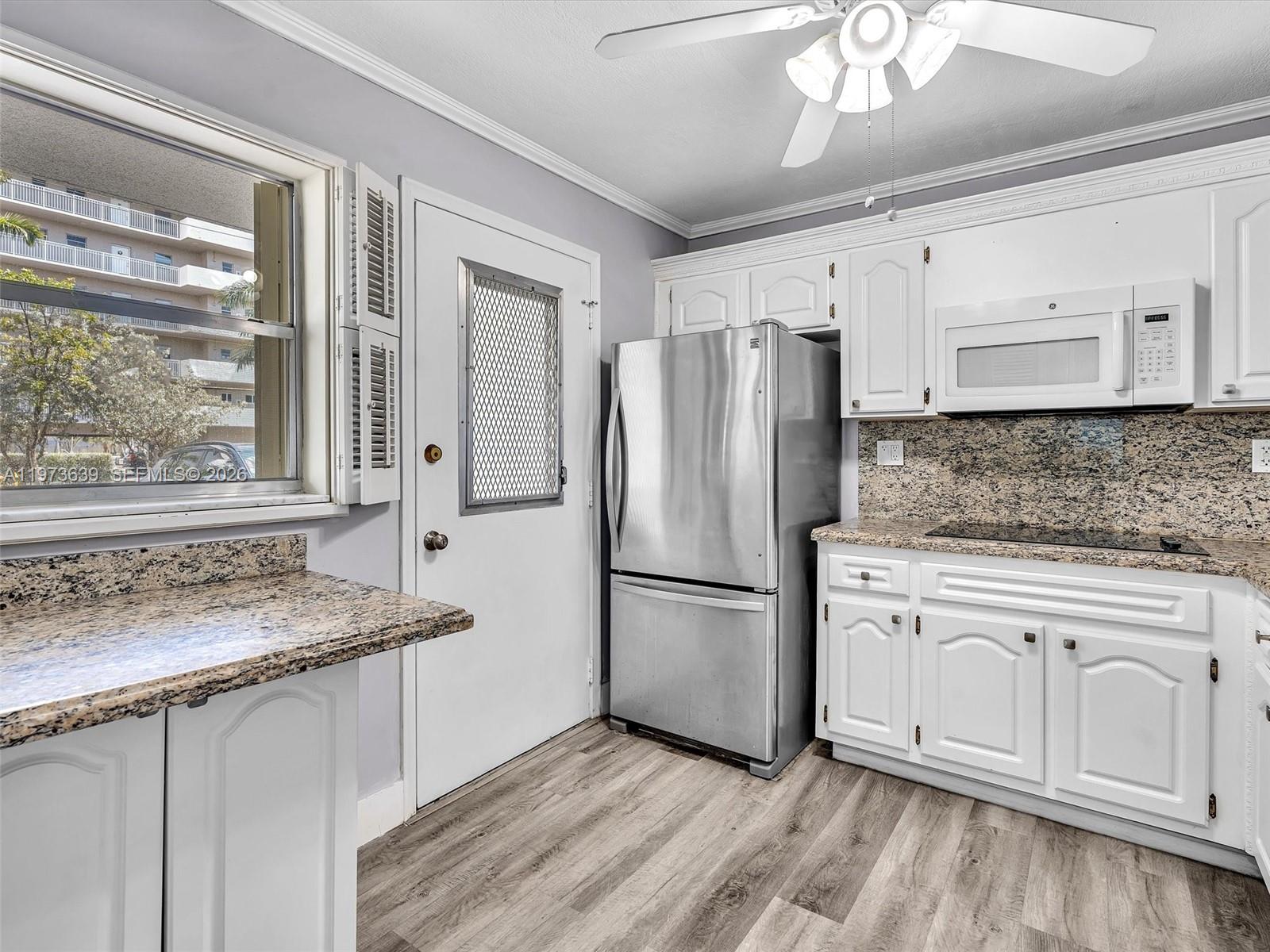 3600 NE 170th St 102