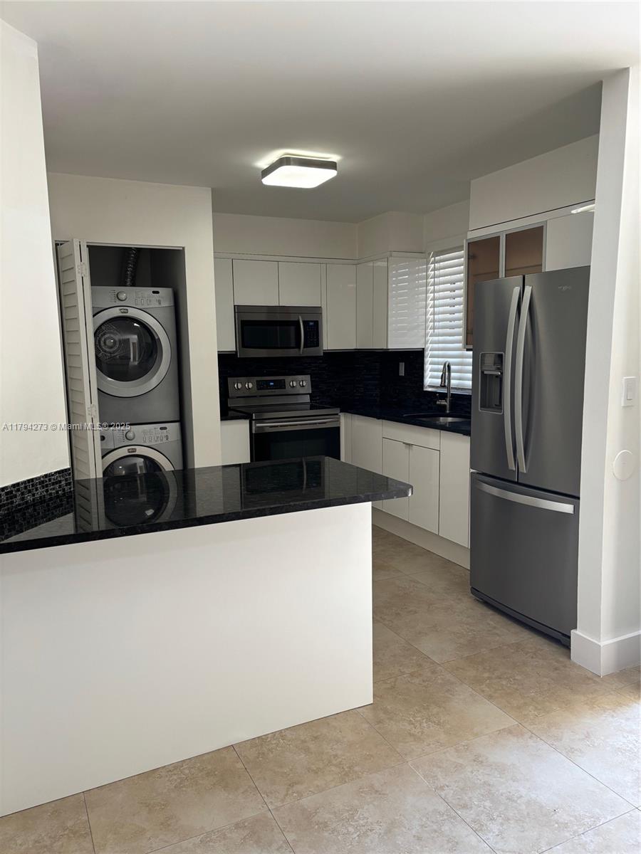 6195 Nw 186th St 116, Hialeah, Miami-Dade County, Florida - 1 Bedrooms  
1 Bathrooms - 
