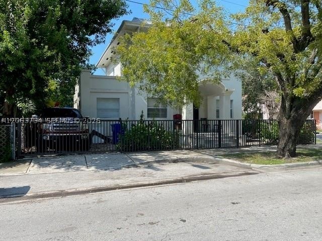 876 SW 2nd St