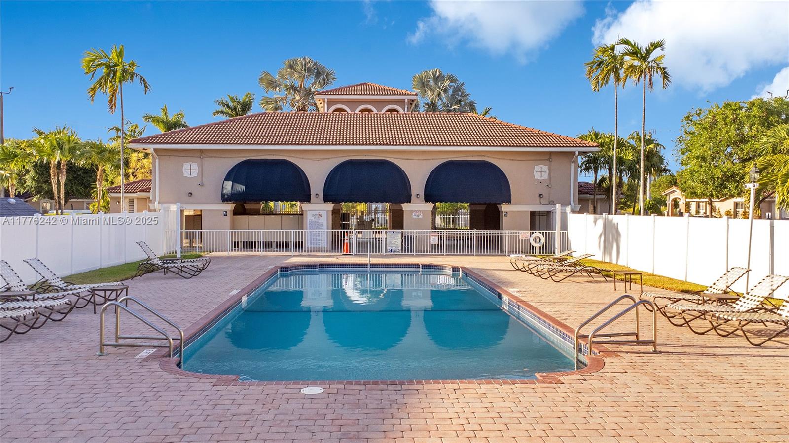 Rental Property at 27433 Sw 137th Ct 27433, Homestead, Miami-Dade County, Florida - Bedrooms: 3 
Bathrooms: 3  - $2,450 MO.