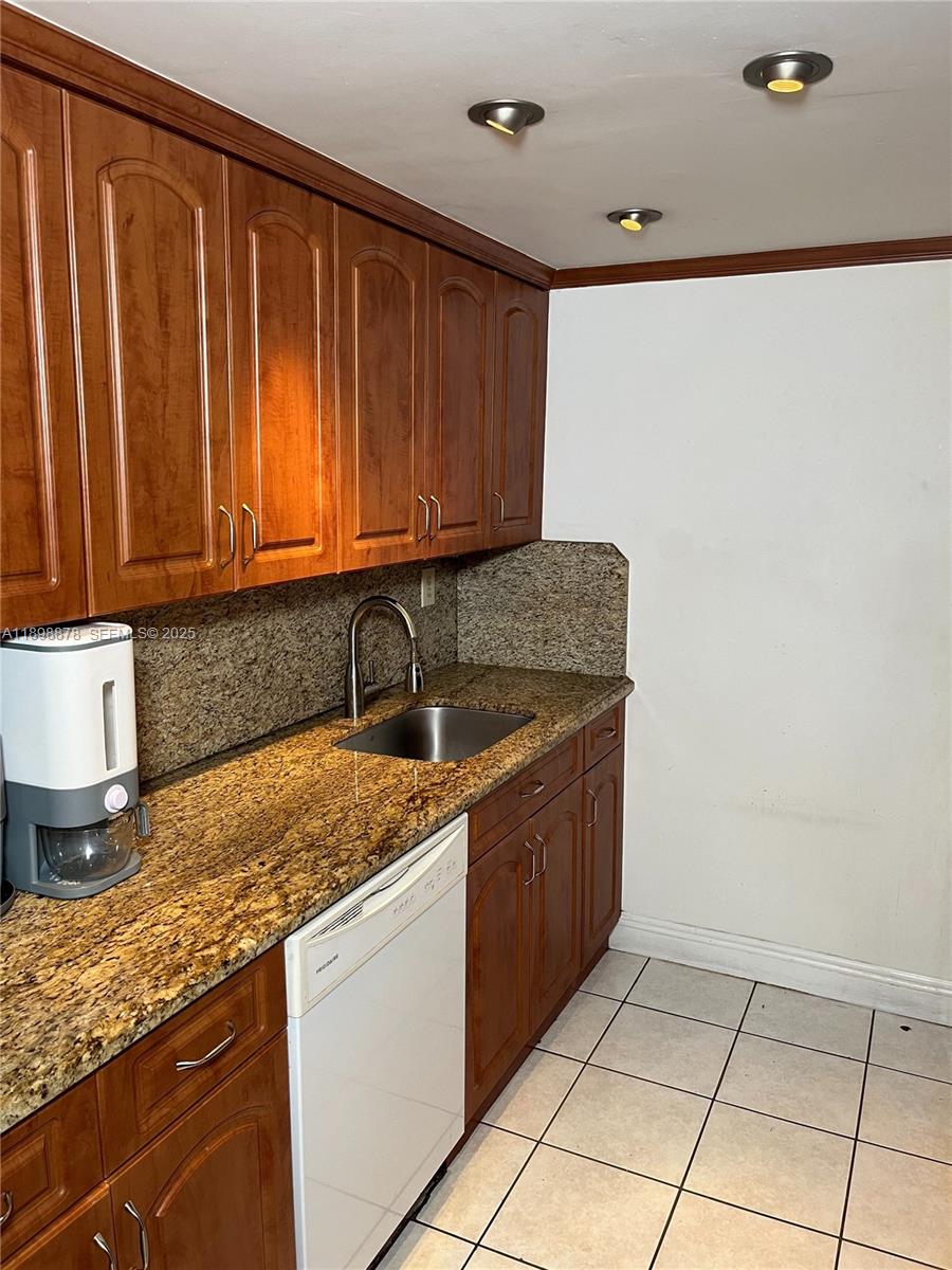 BAYVIEW GARDENS CONDO - Residential