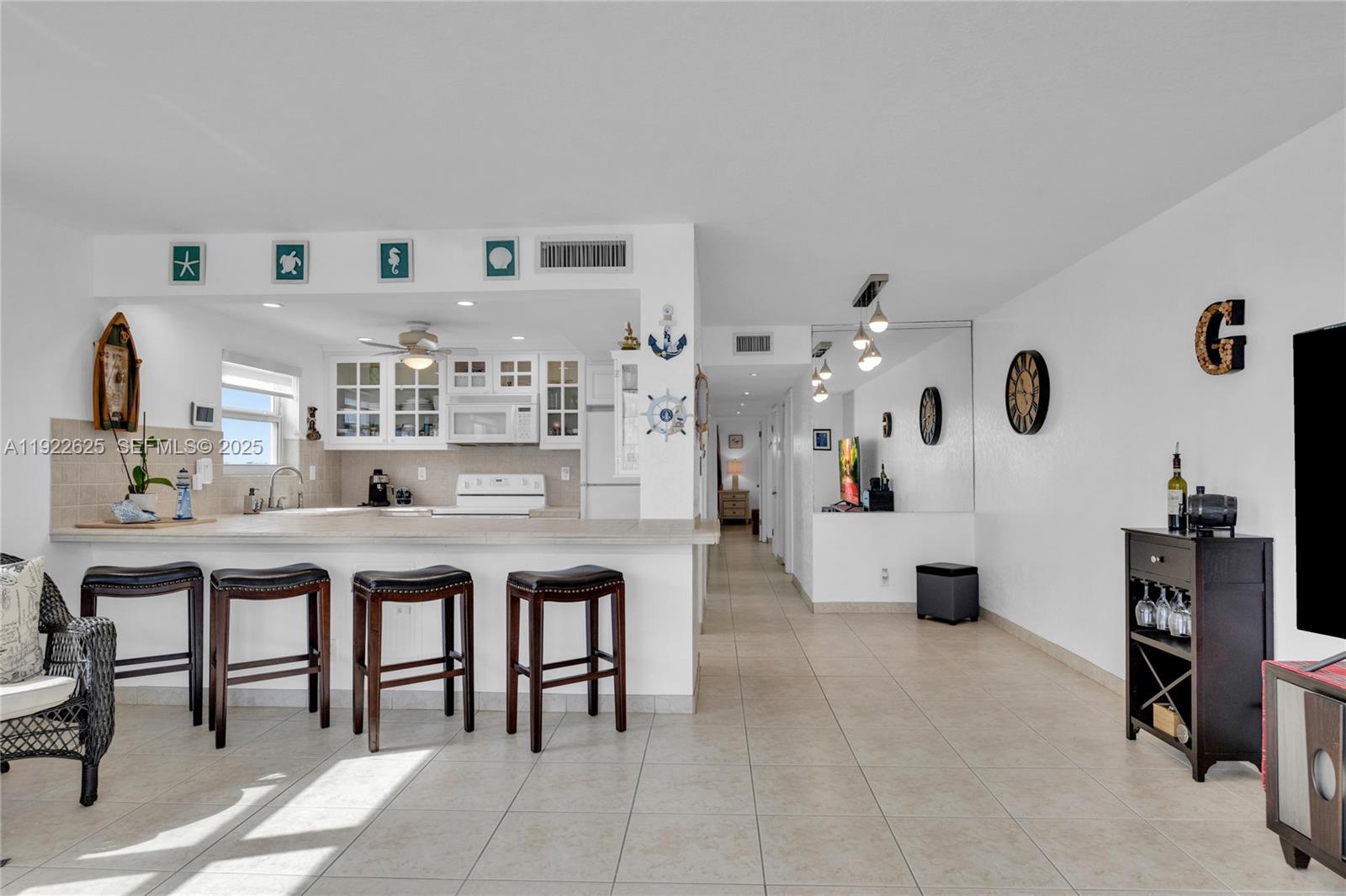 EDGEWATER BEACH TOWERS CO - Residential