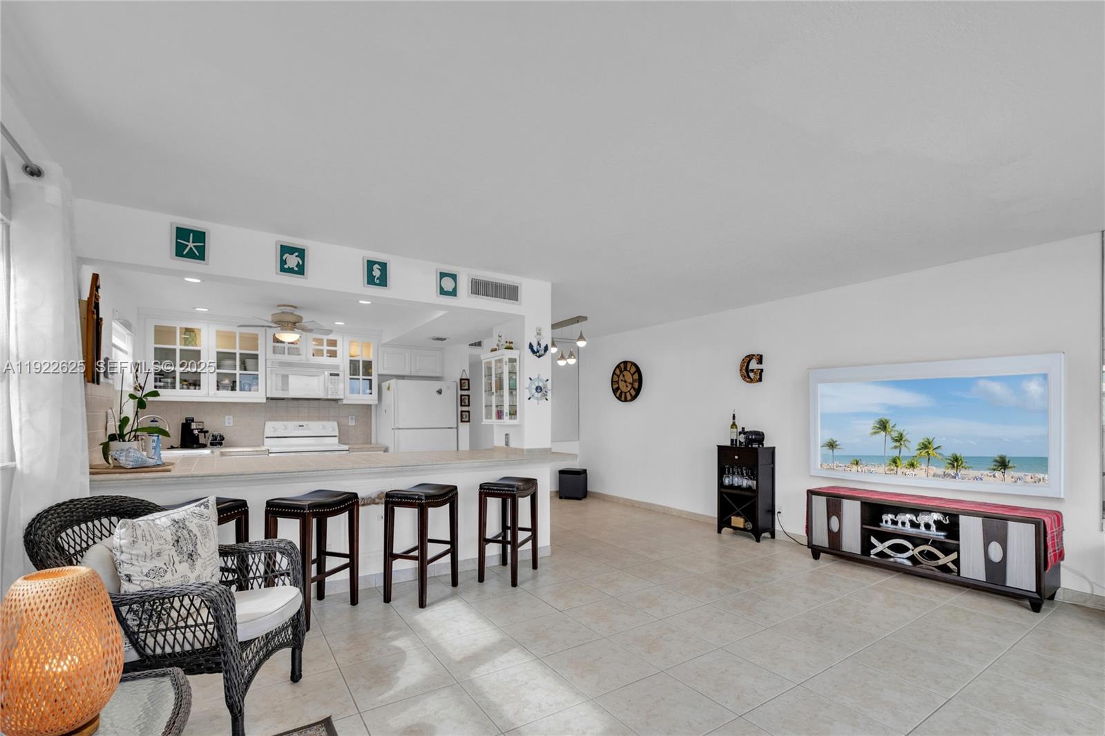 EDGEWATER BEACH TOWERS CO - Residential