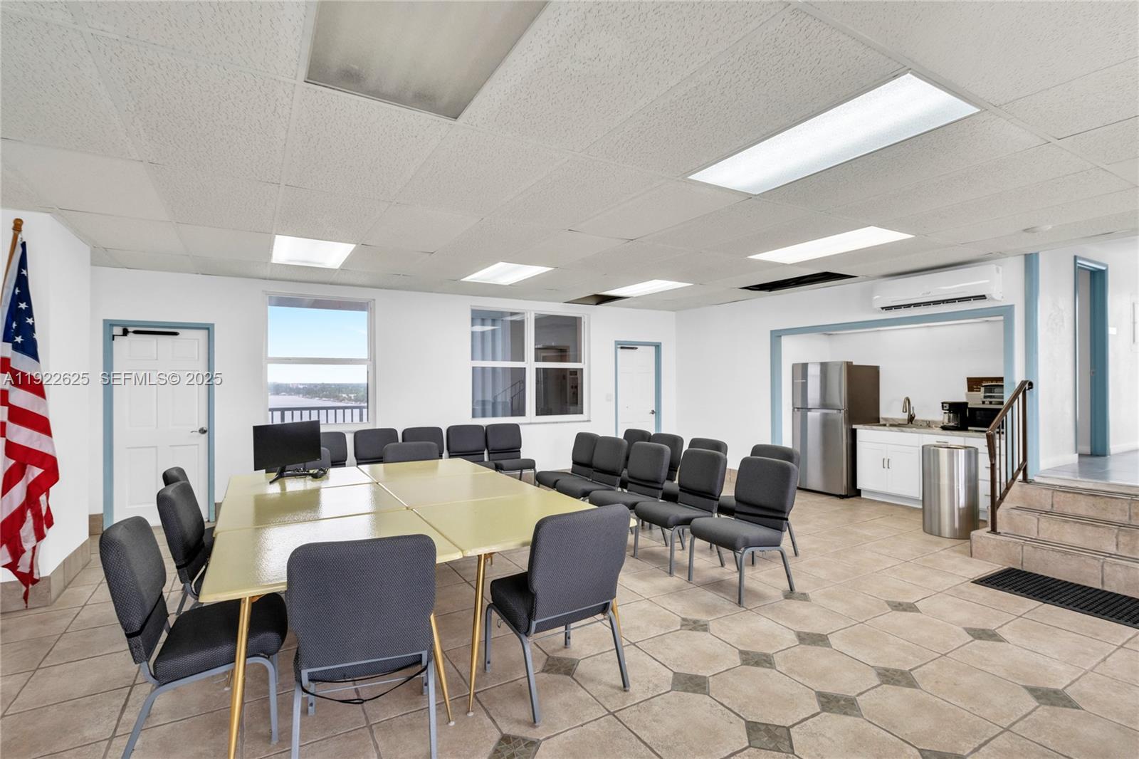 EDGEWATER BEACH TOWERS CO - Residential