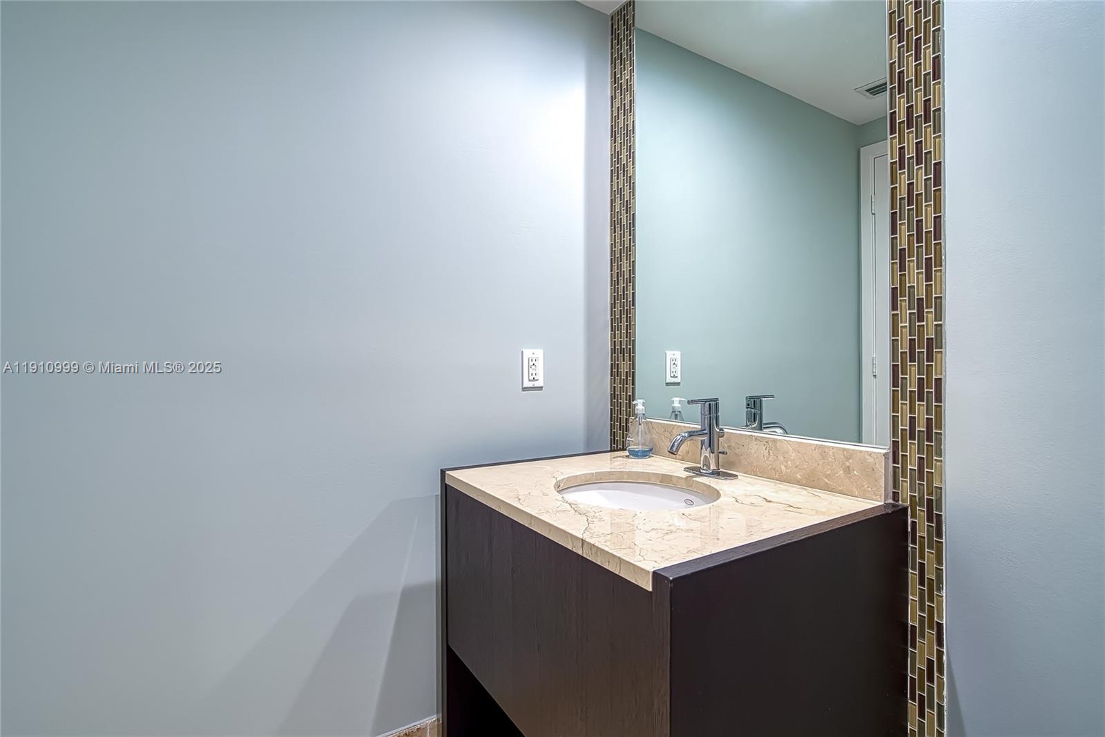 TRUMP ROYALE CONDO - Residential