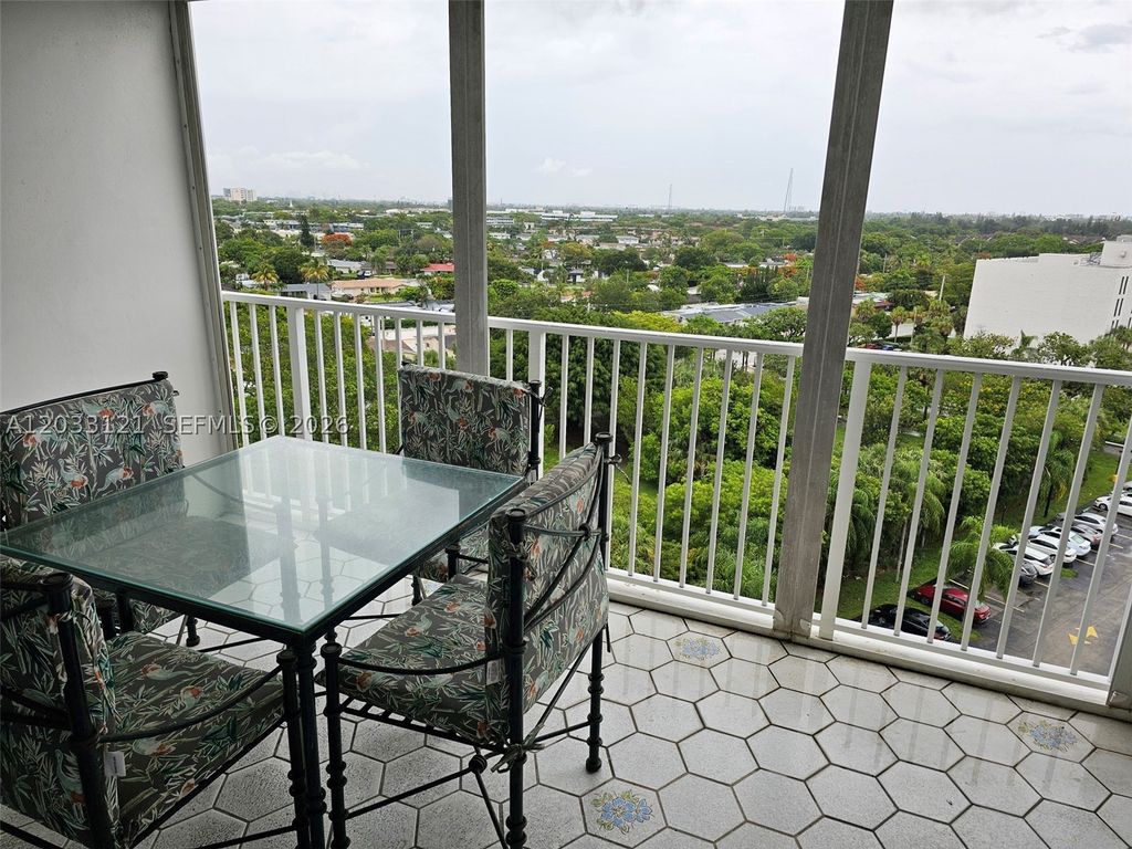 Photo of 3850 Washington St #1011, Hollywood, FL 33021 (MLS # A12033121)