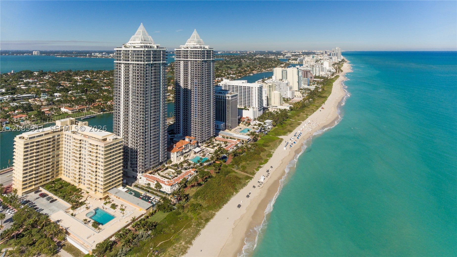 4779 Collins Ave 2906