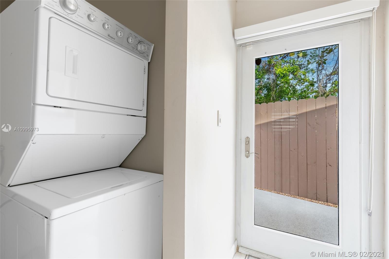 HOLLYWOOD COUNTRY ESTATES - Residential