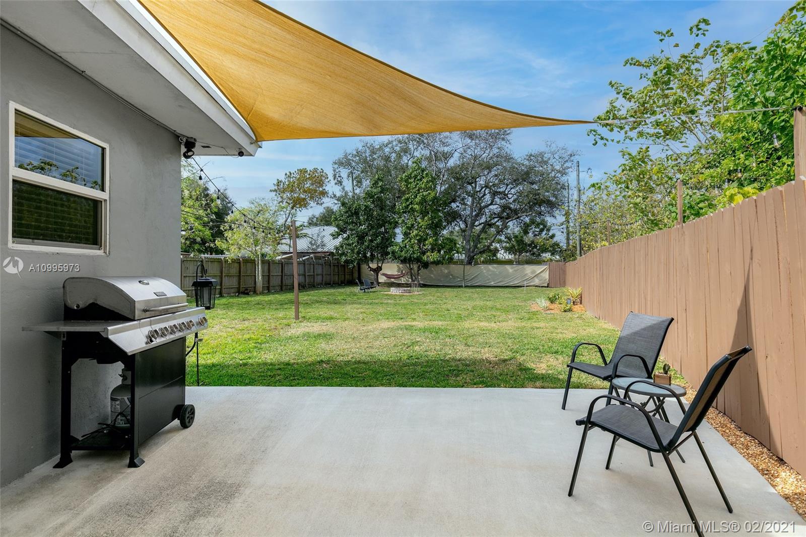 HOLLYWOOD COUNTRY ESTATES - Residential