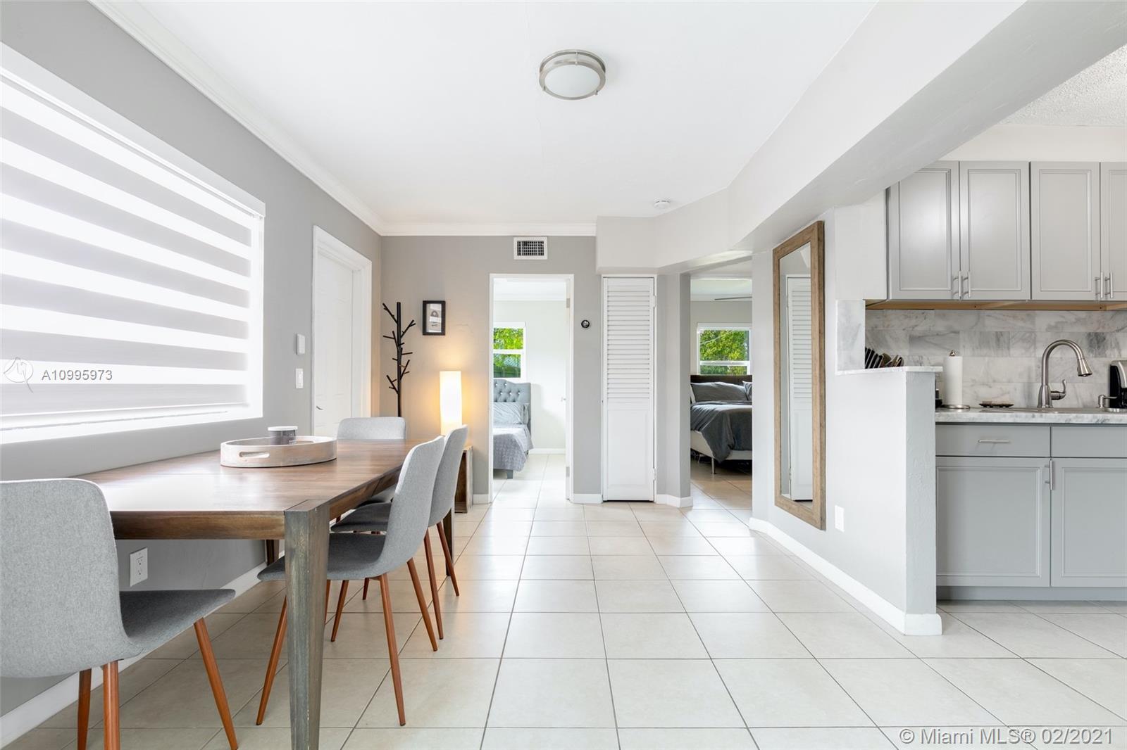 HOLLYWOOD COUNTRY ESTATES - Residential