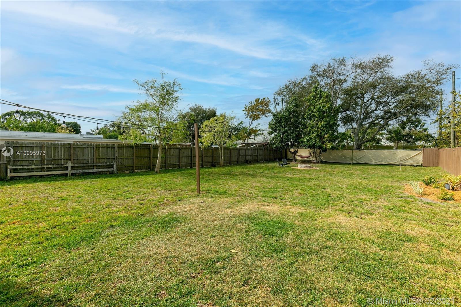 HOLLYWOOD COUNTRY ESTATES - Residential