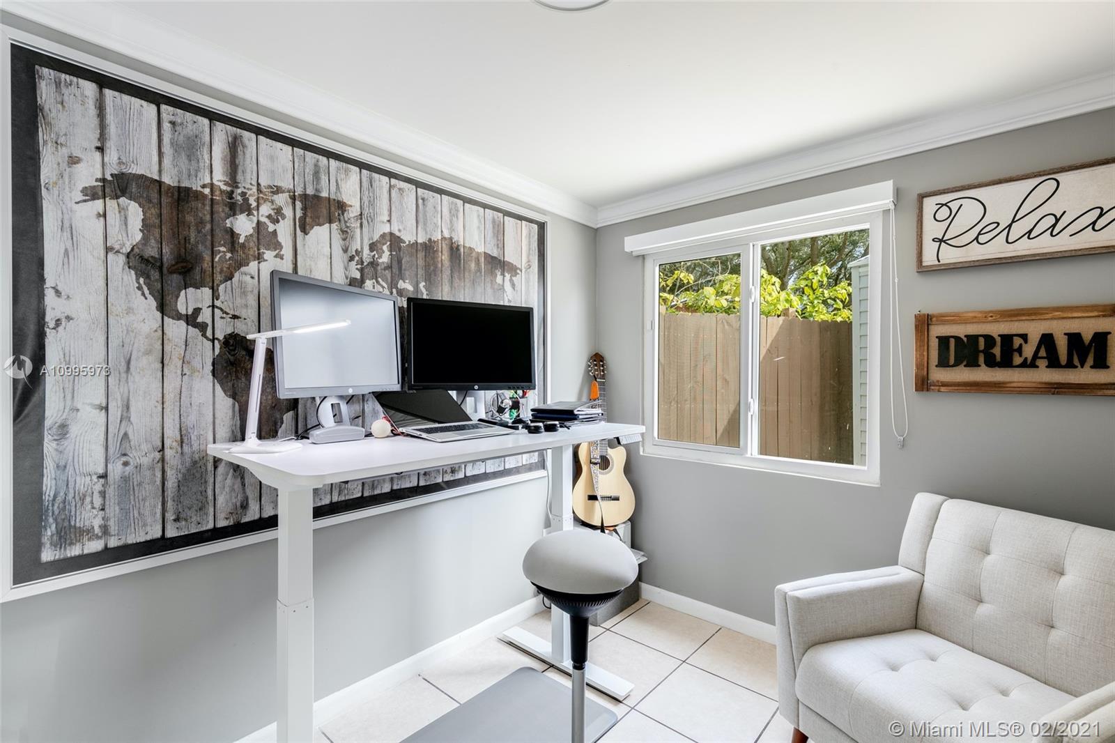 HOLLYWOOD COUNTRY ESTATES - Residential