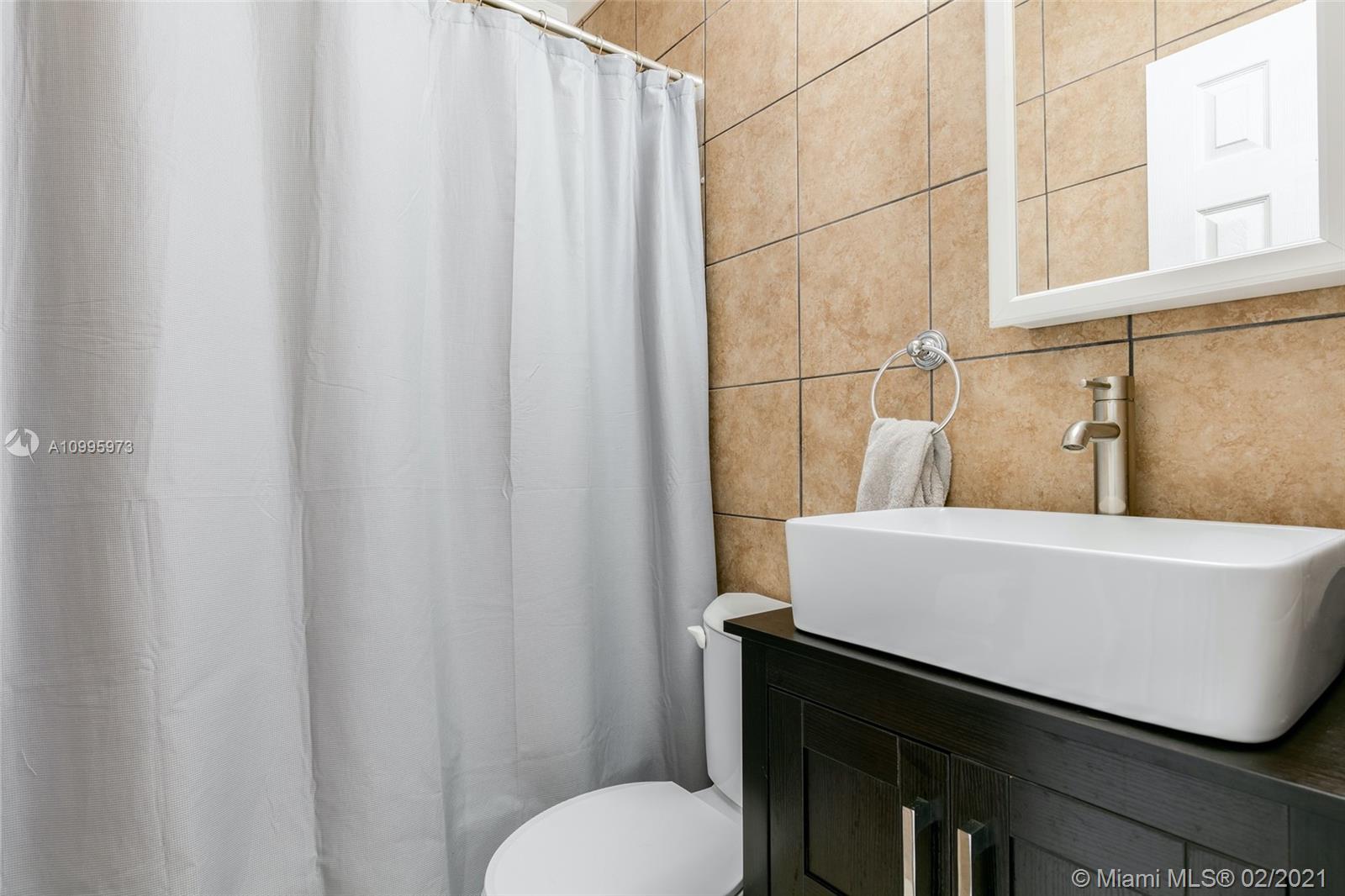 HOLLYWOOD COUNTRY ESTATES - Residential