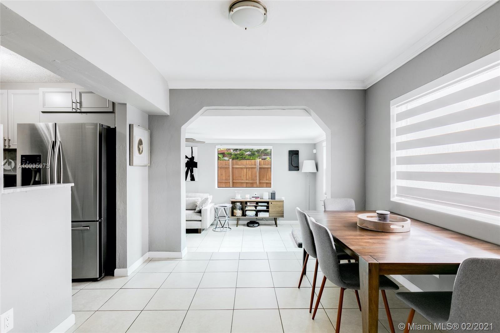 HOLLYWOOD COUNTRY ESTATES - Residential