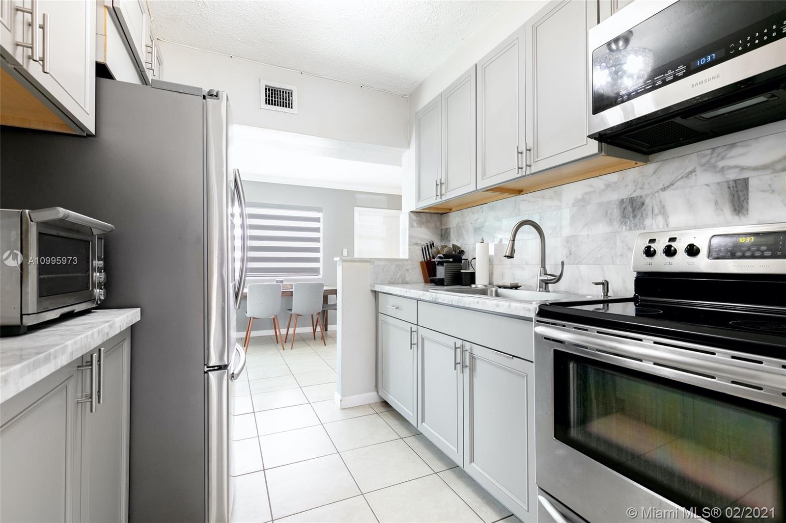 HOLLYWOOD COUNTRY ESTATES - Residential