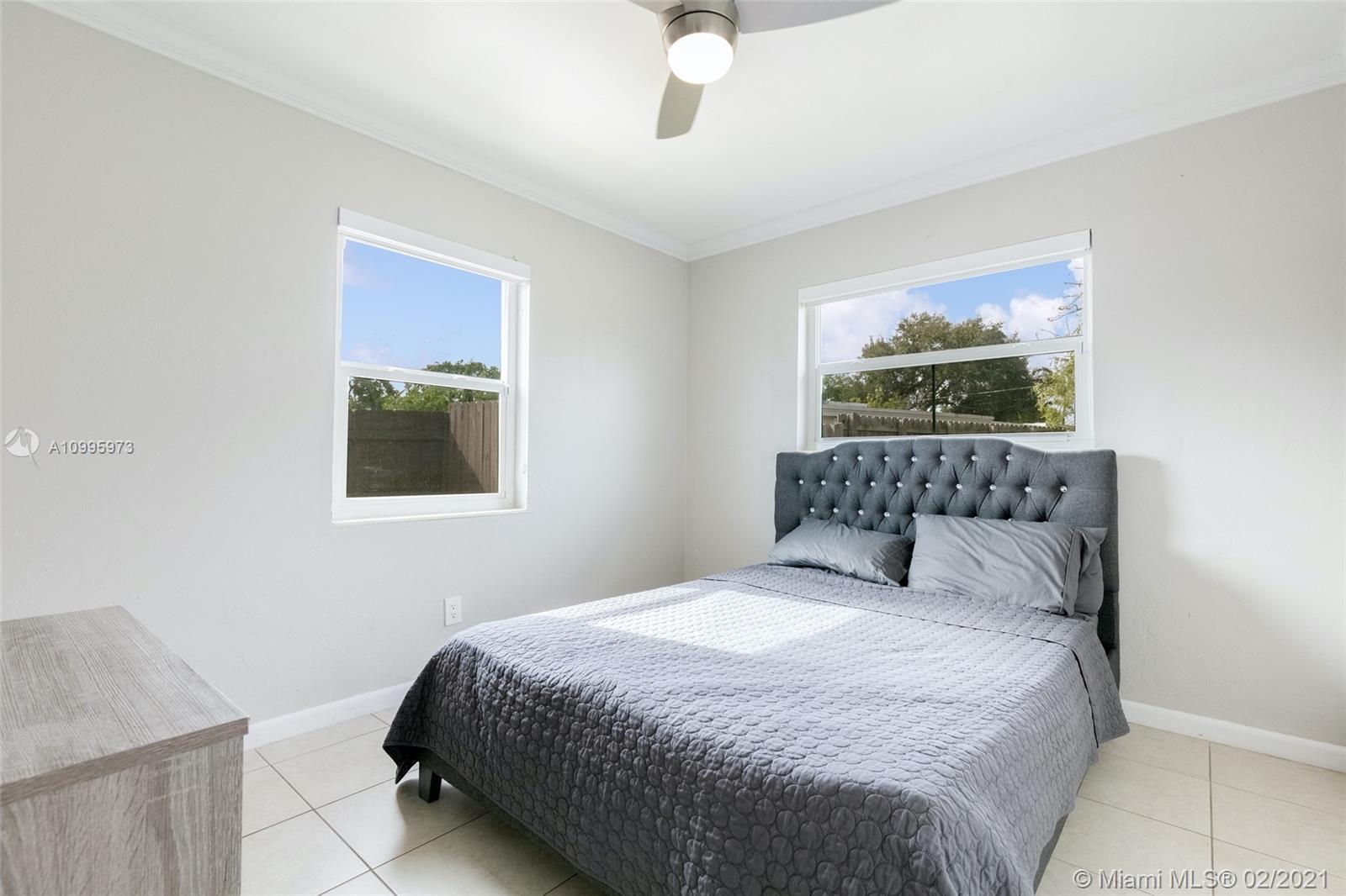 HOLLYWOOD COUNTRY ESTATES - Residential