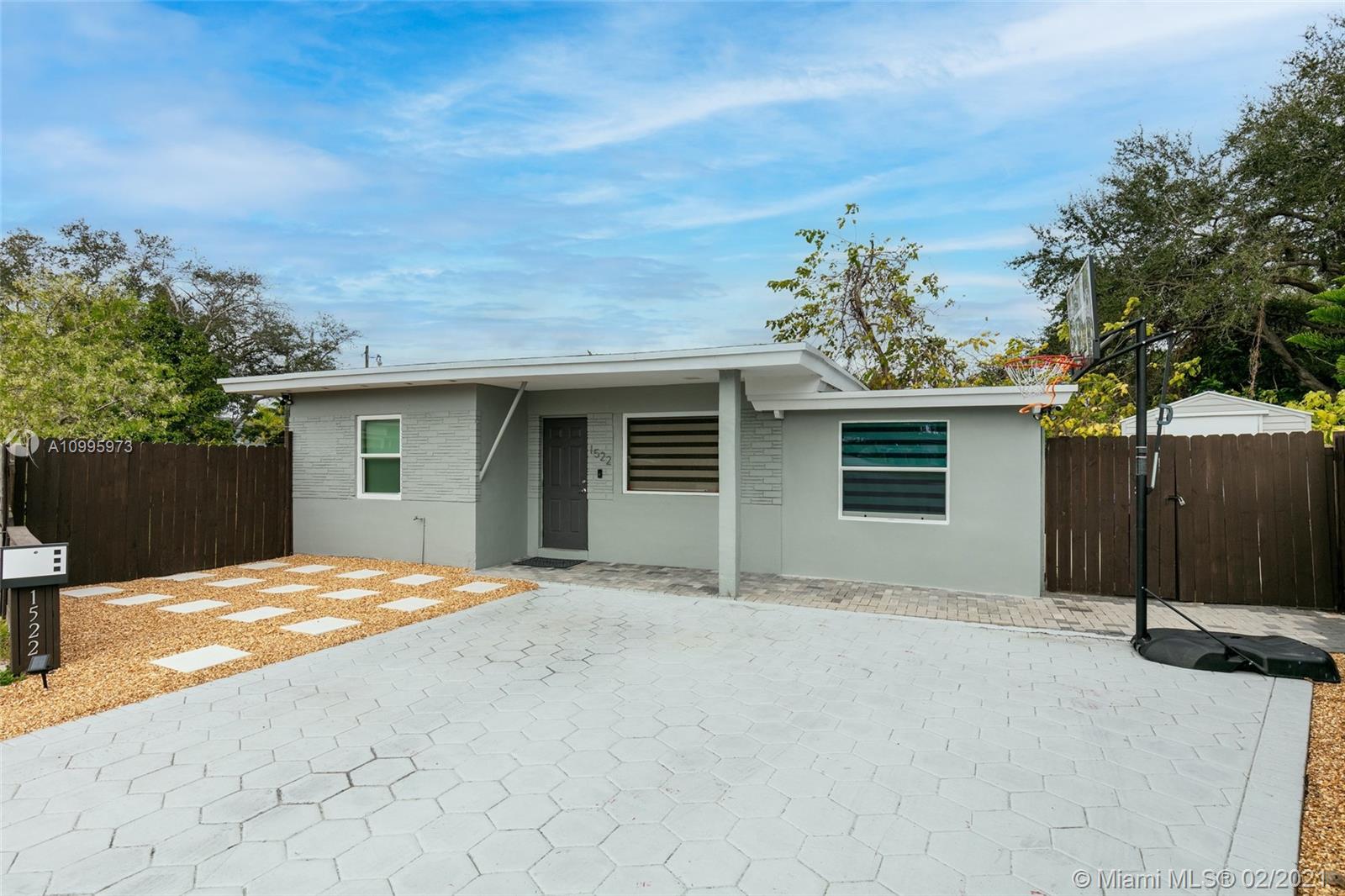 HOLLYWOOD COUNTRY ESTATES - Residential