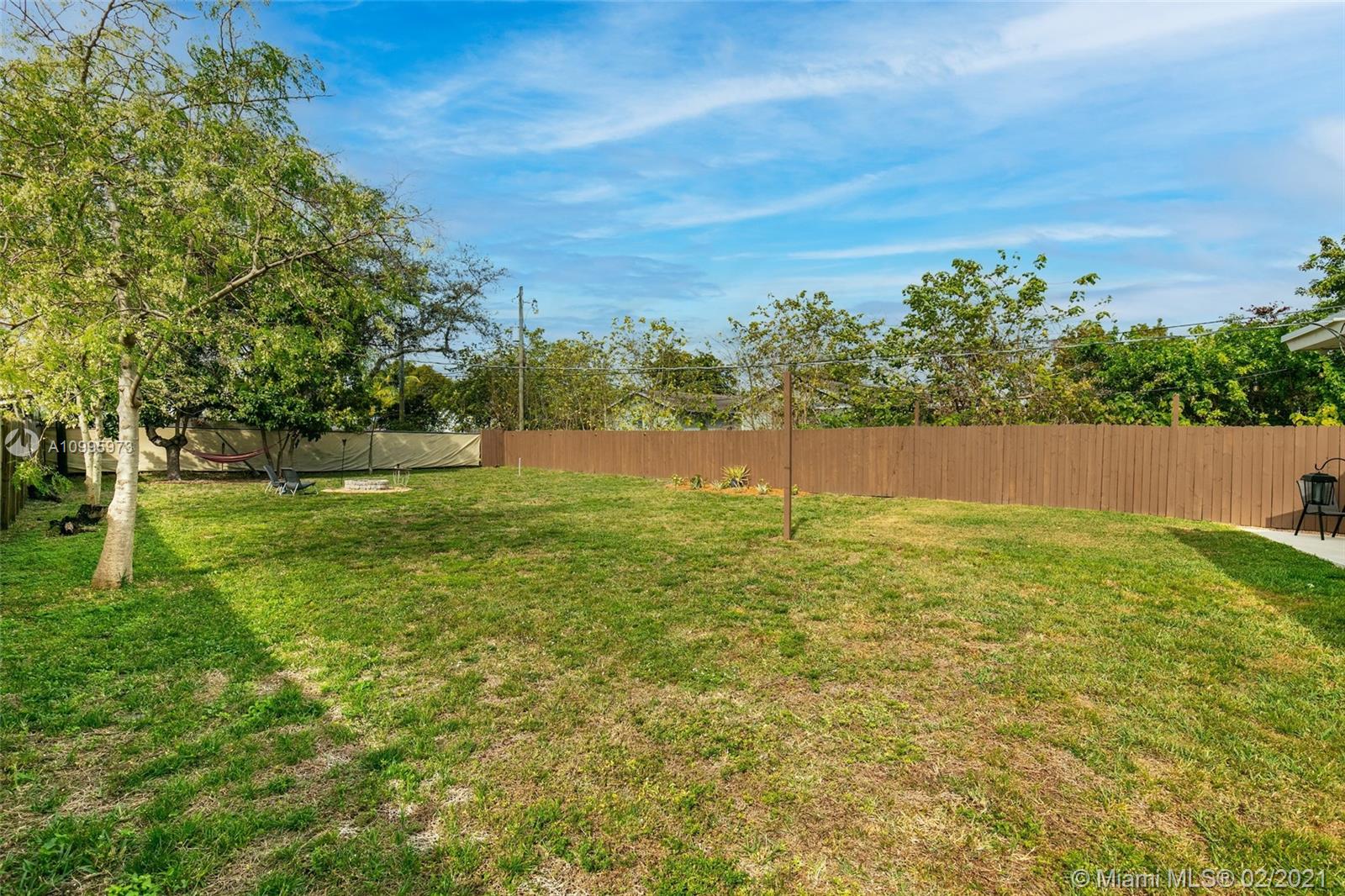 HOLLYWOOD COUNTRY ESTATES - Residential