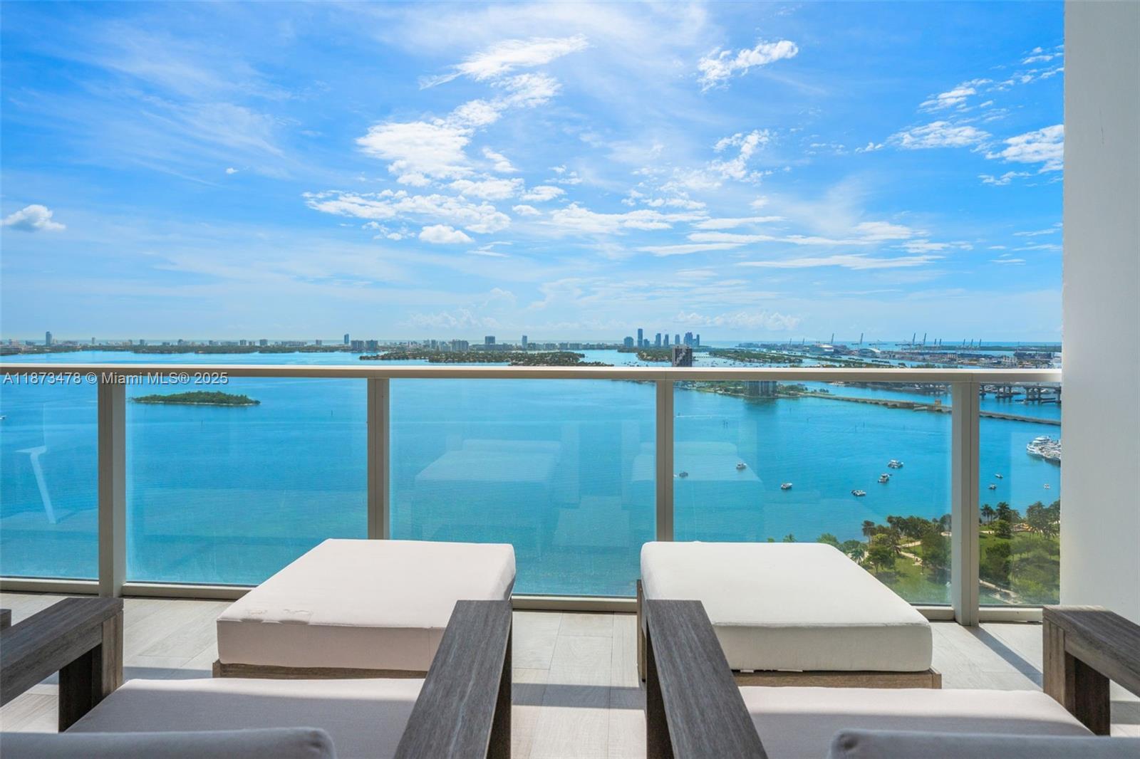 PARAMOUNT BAY CONDO - Residential