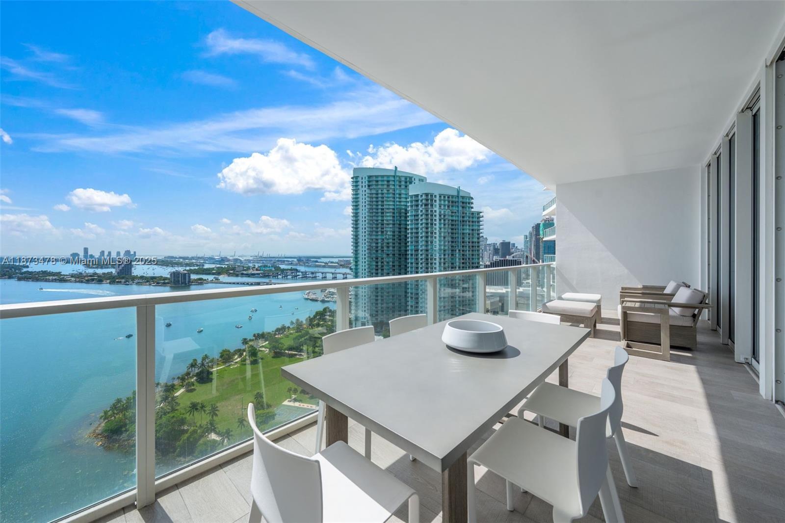 PARAMOUNT BAY CONDO - Residential