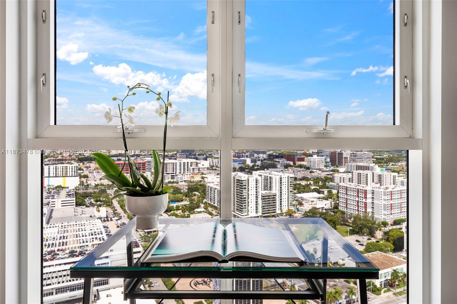 PARAMOUNT BAY CONDO - Residential