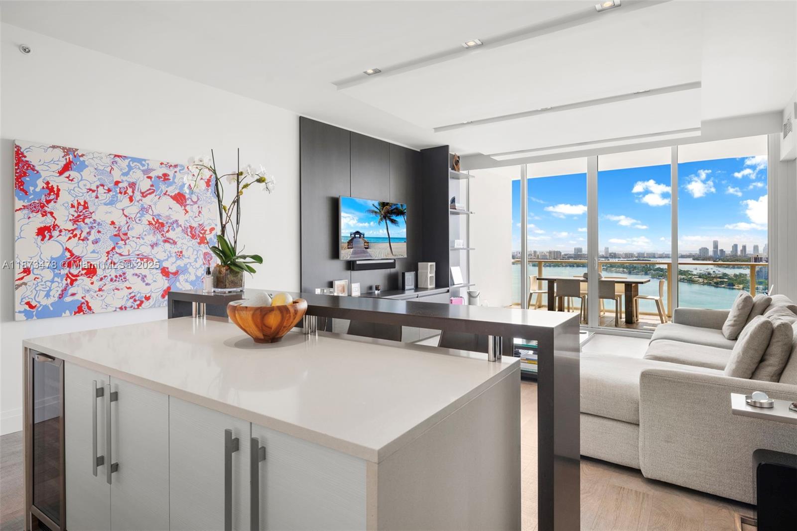 PARAMOUNT BAY CONDO - Residential