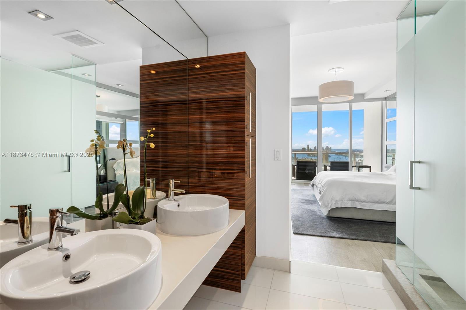 PARAMOUNT BAY CONDO - Residential