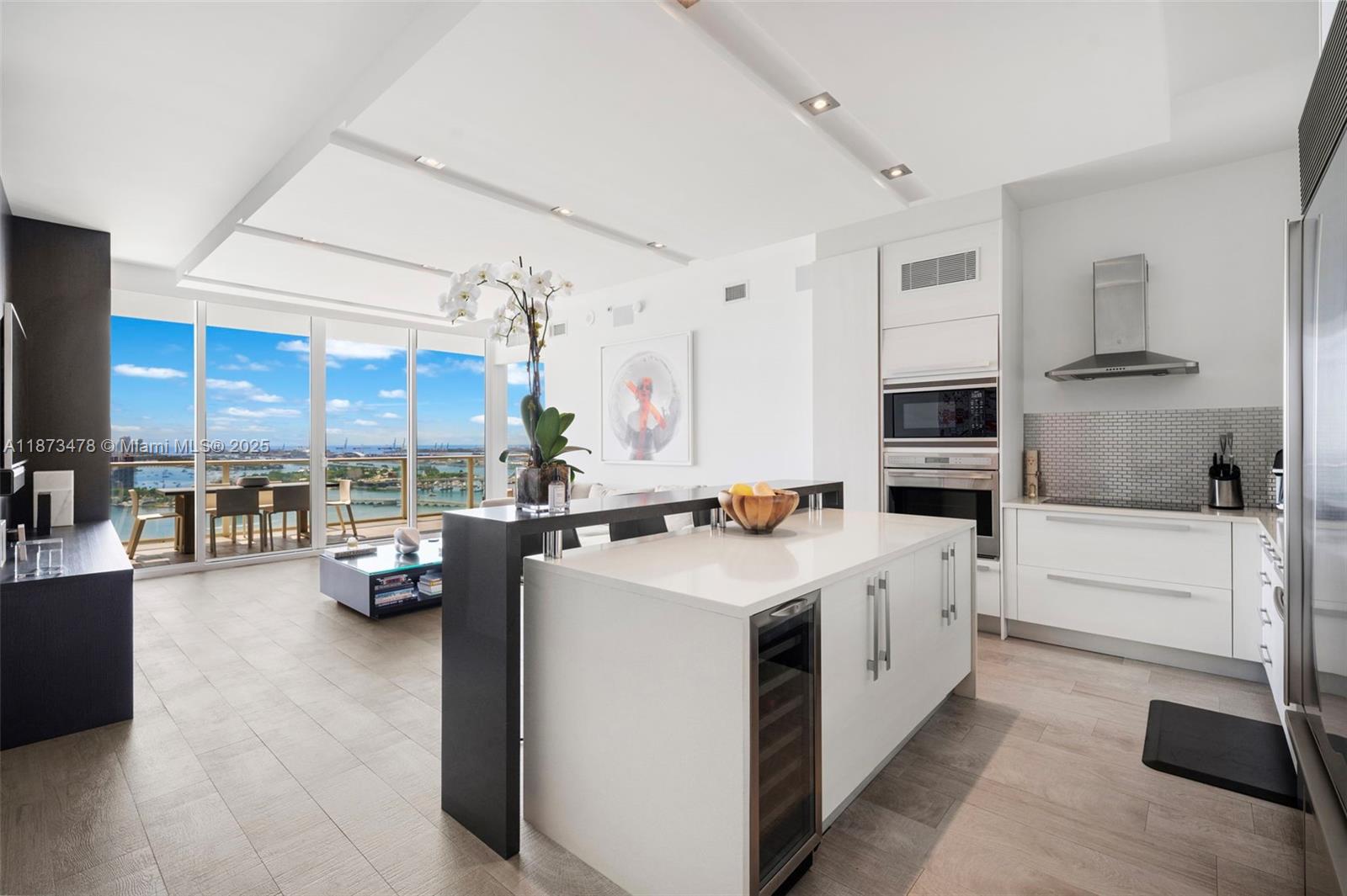 PARAMOUNT BAY CONDO - Residential