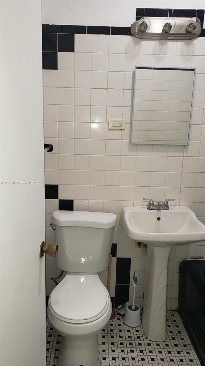 CARMEL VILLAS CONDO - Residential Lease