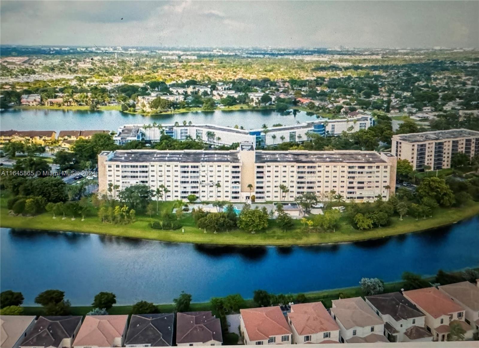 Address Not Disclosed, Miami, Broward County, Florida - 2 Bedrooms  
2 Bathrooms - 
