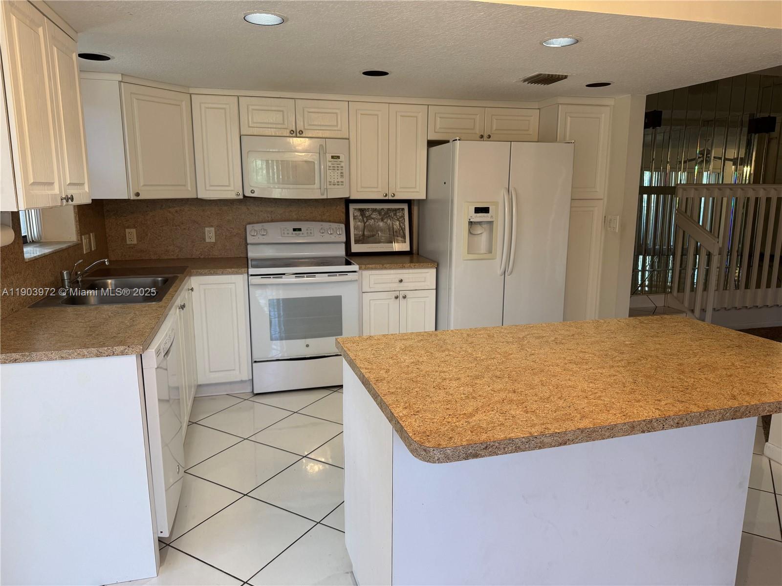 JASMINE LAKES #1 CONDO - Residential Lease