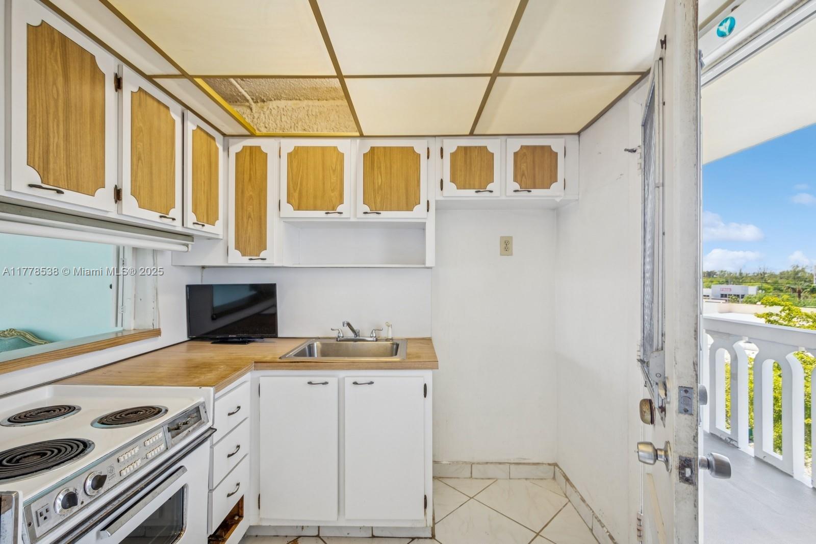 2851 Leonard Dr J610