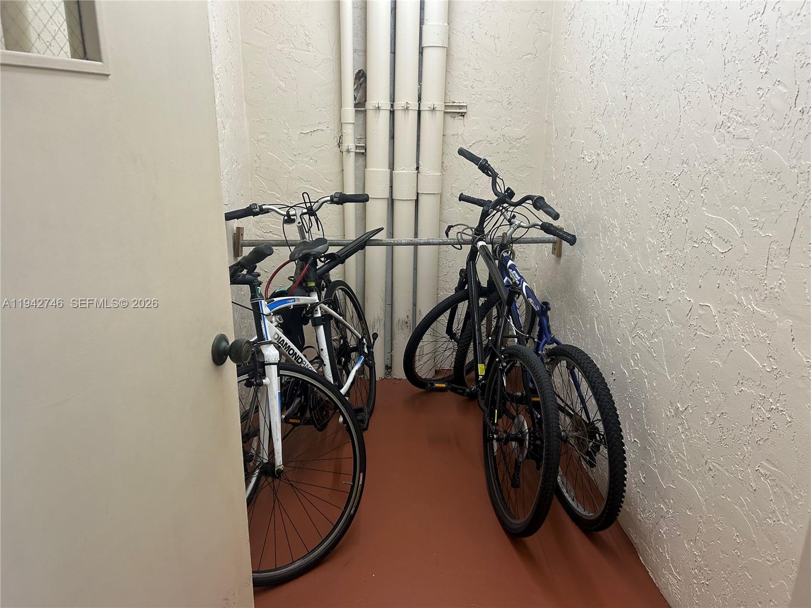 HOLLYBROOK GOLF AND - Residential