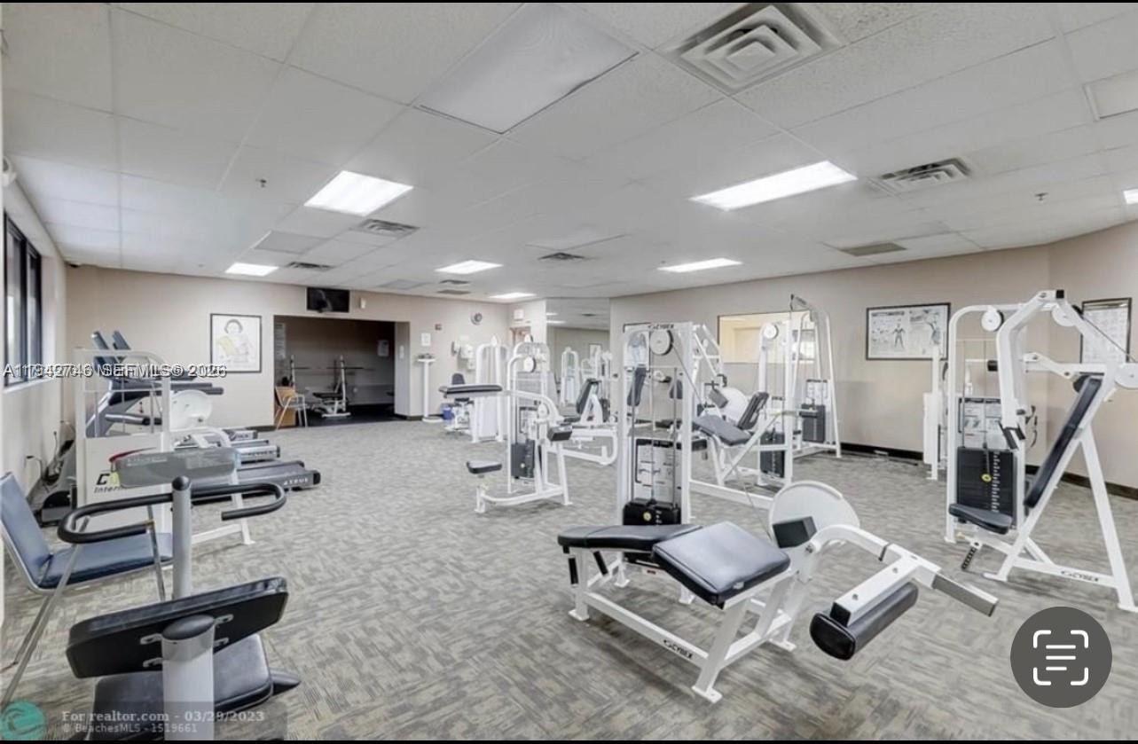 HOLLYBROOK GOLF AND - Residential