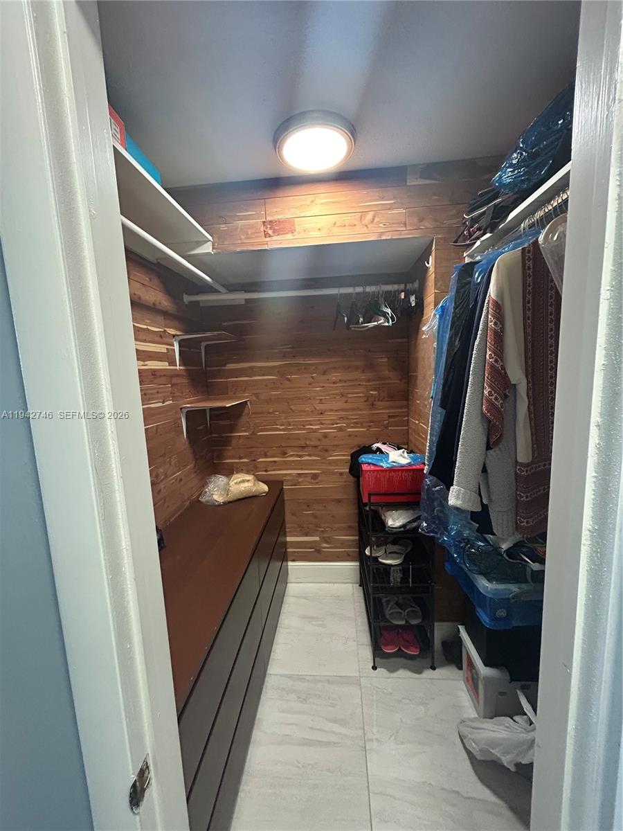 HOLLYBROOK GOLF AND - Residential