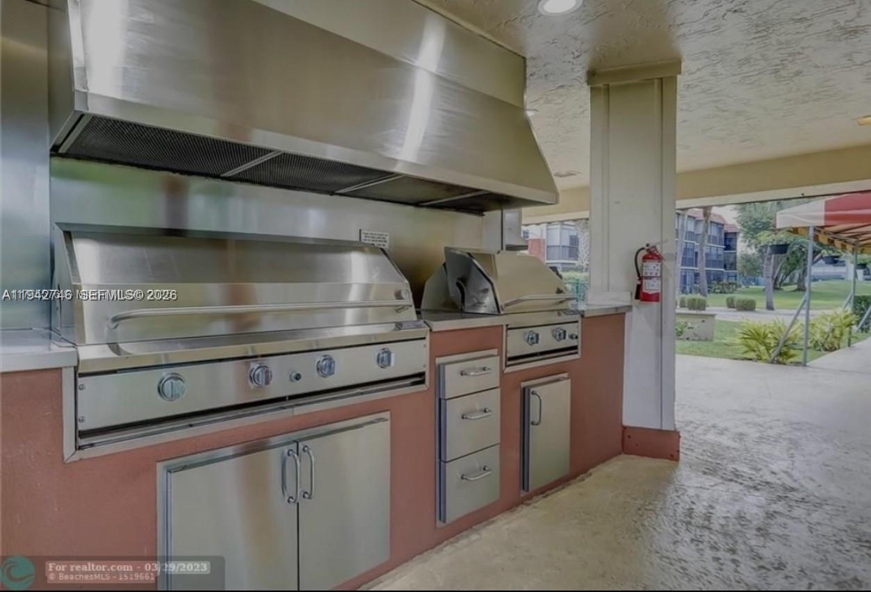 HOLLYBROOK GOLF AND - Residential