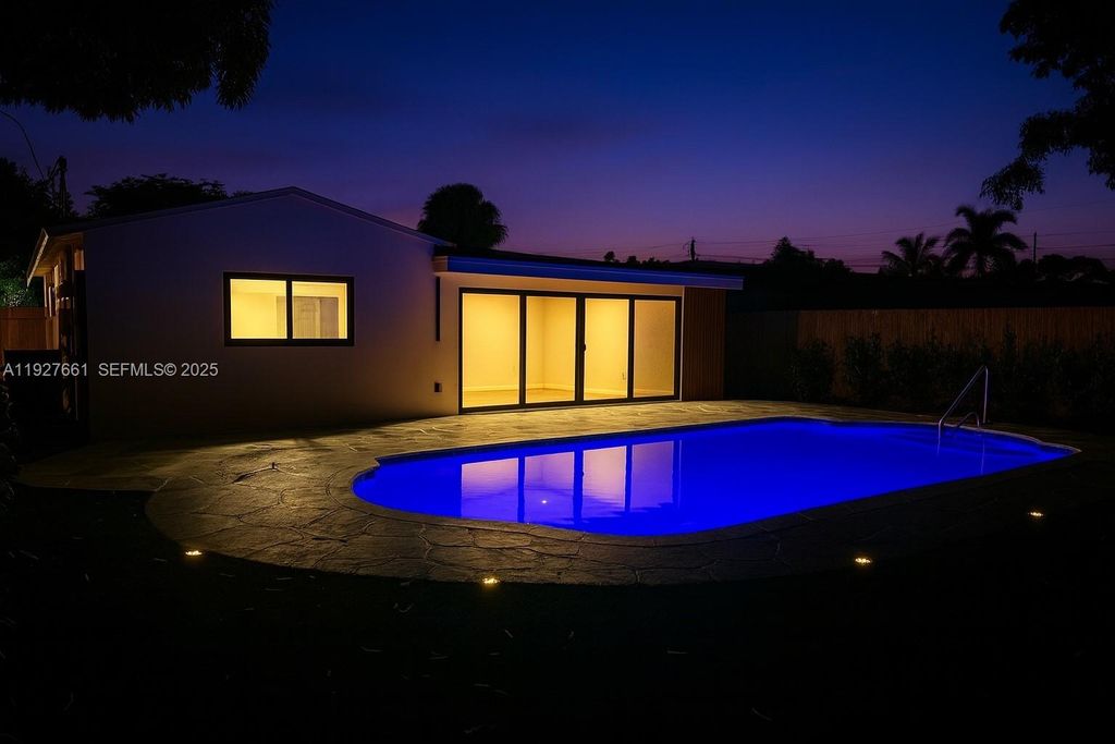 Photo of 230 NE 43rd St, Oakland Park, FL 33334 (MLS # A11927661)