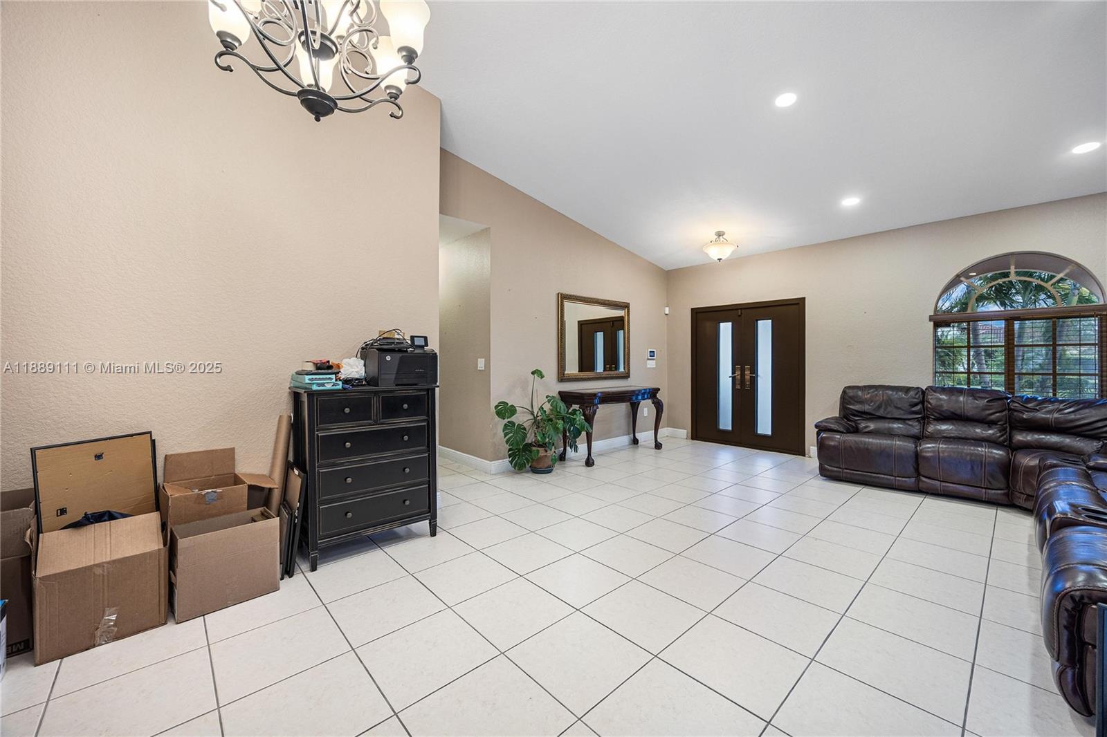 ESTATE MANSIONS - Residential