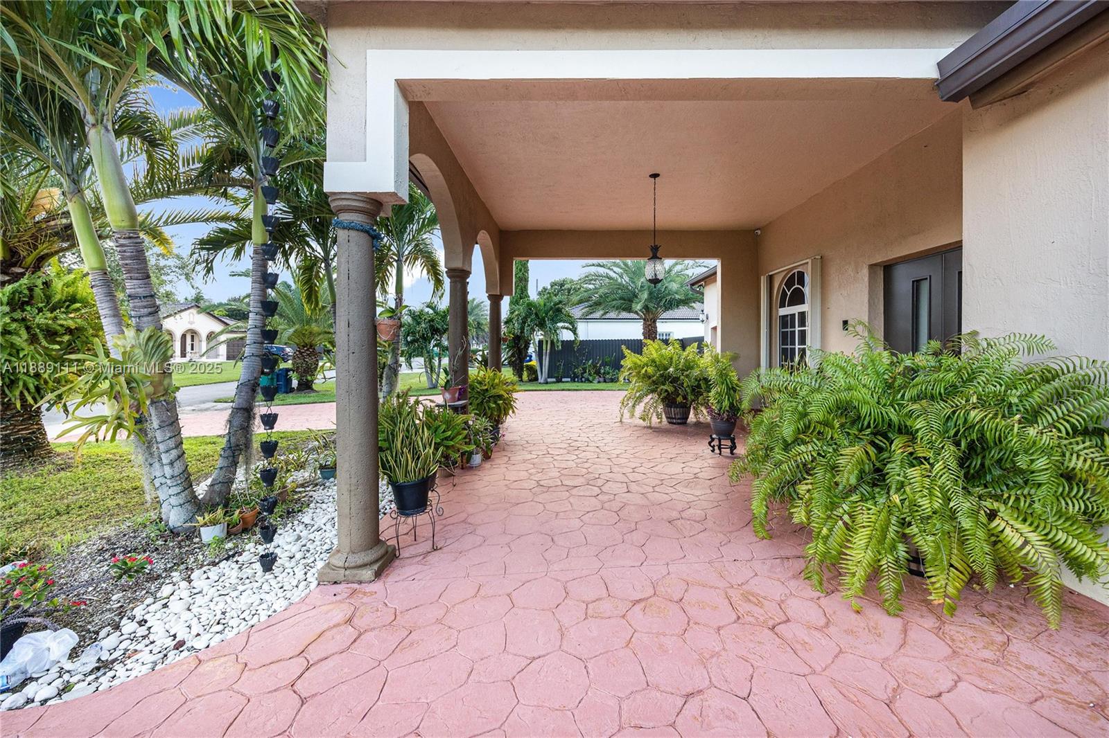ESTATE MANSIONS - Residential