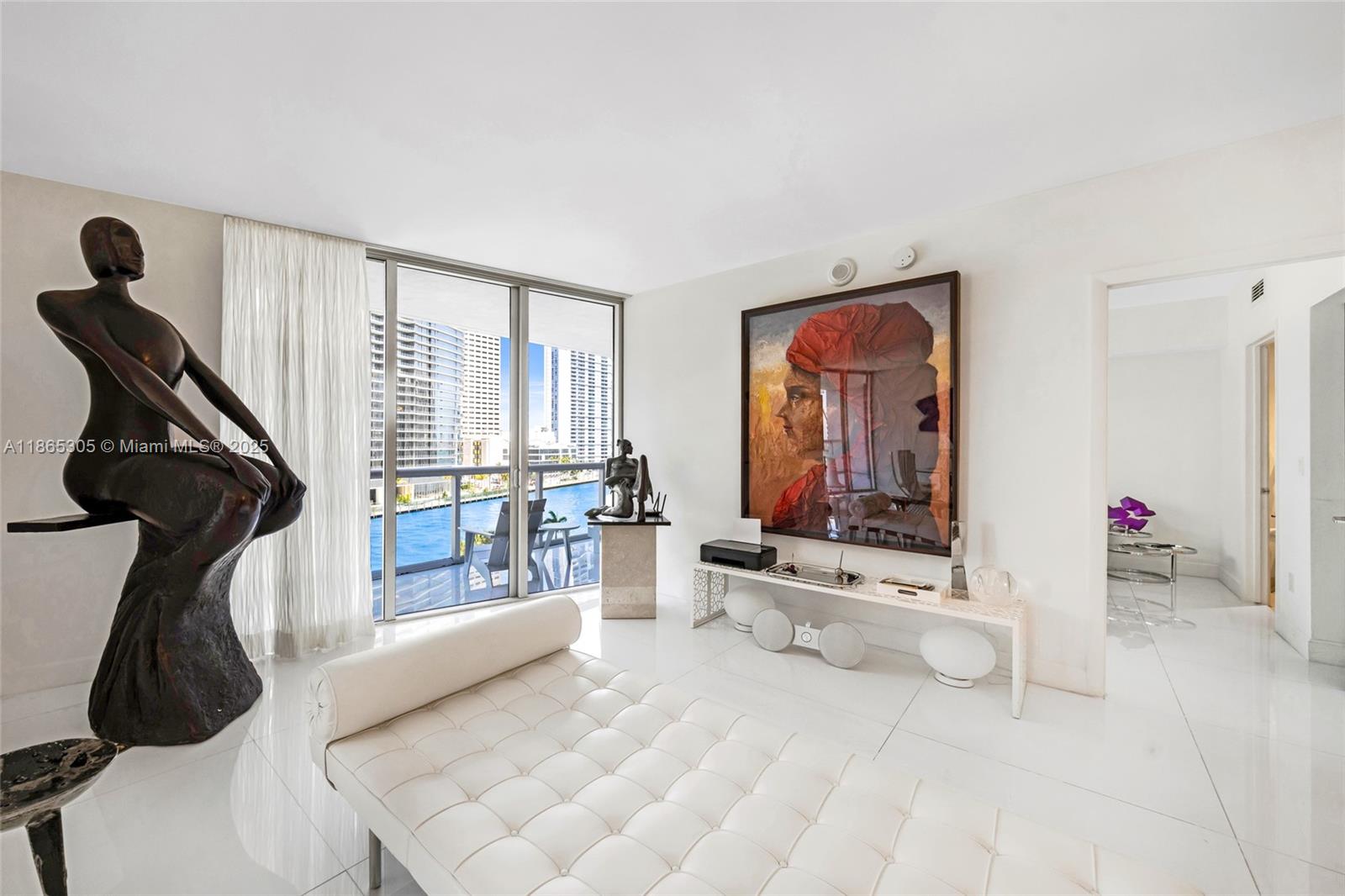 475 Brickell Ave 712-714