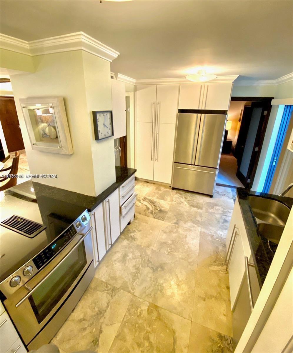 2924 Collins Ave 201