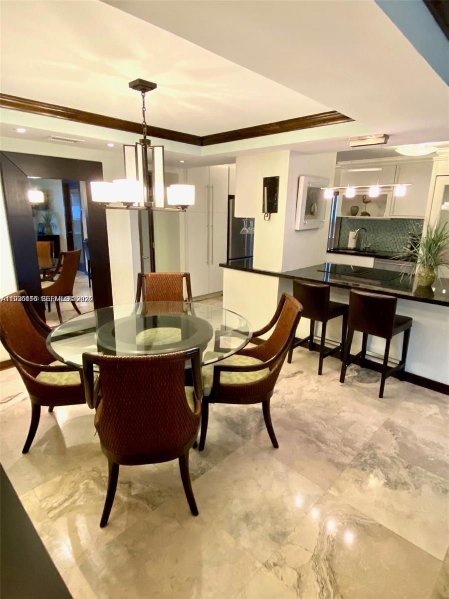 2924 Collins Ave 201