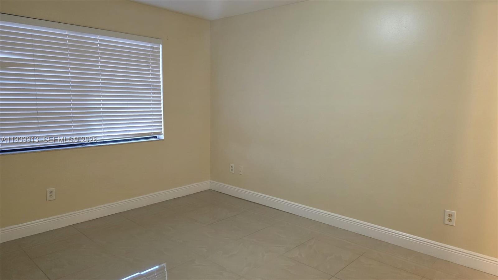 ROZLAND CONDO - Residential