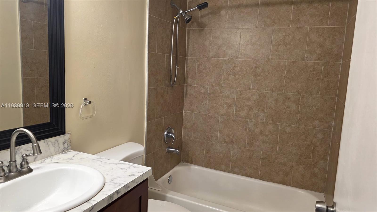 ROZLAND CONDO - Residential