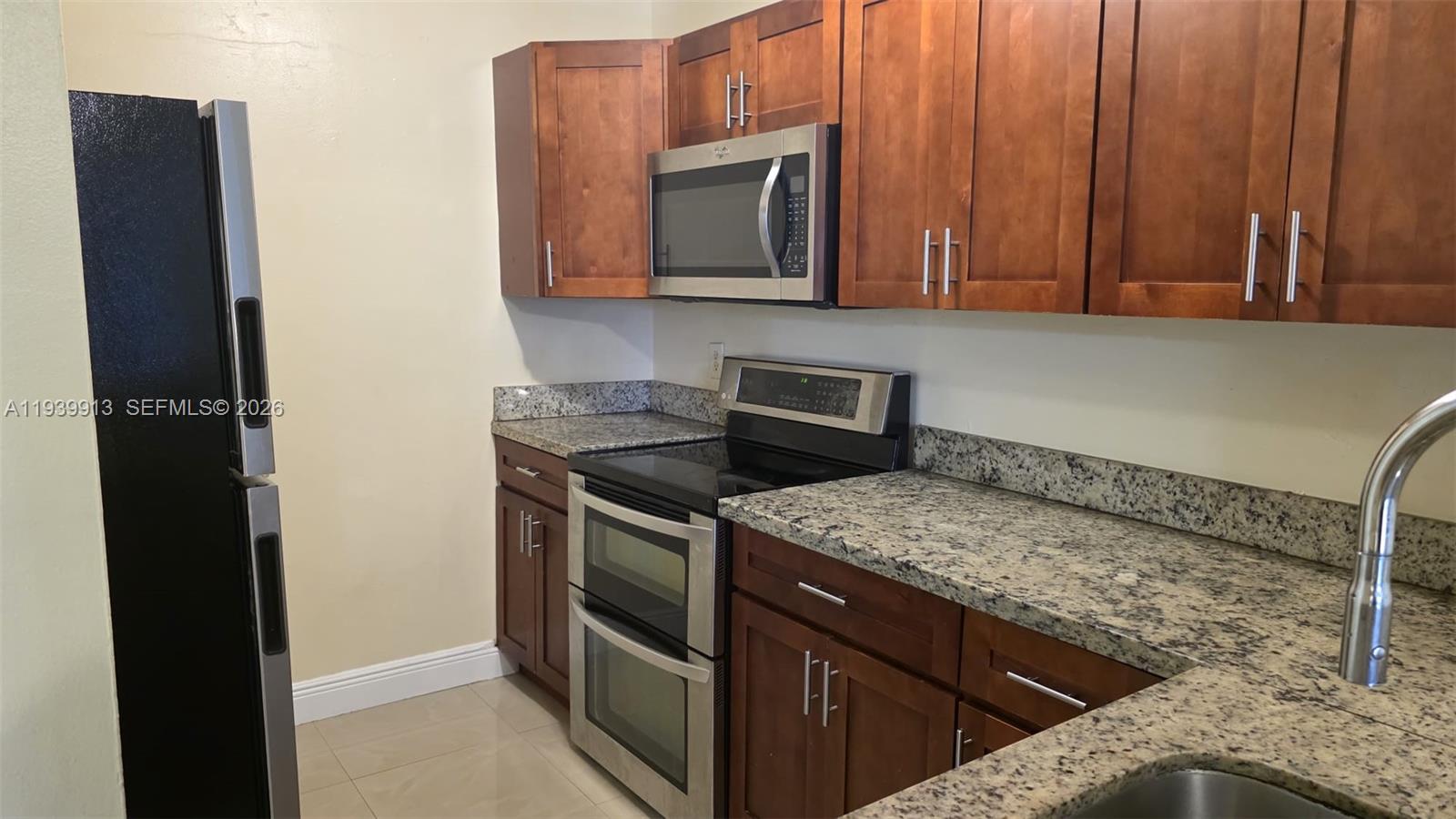 ROZLAND CONDO - Residential