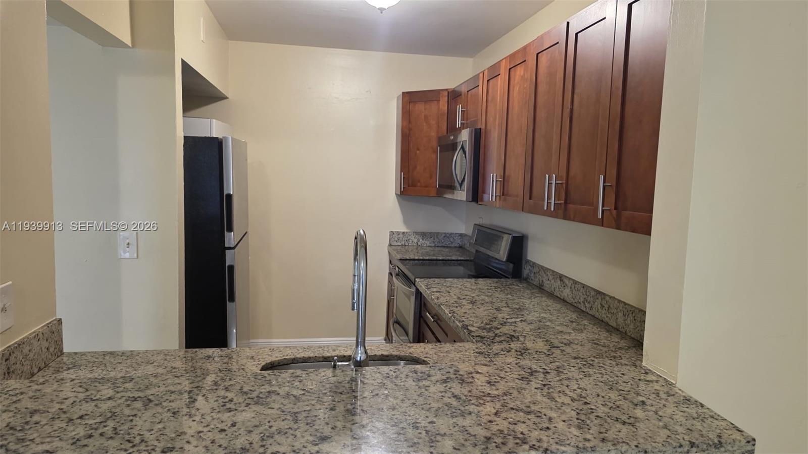 ROZLAND CONDO - Residential