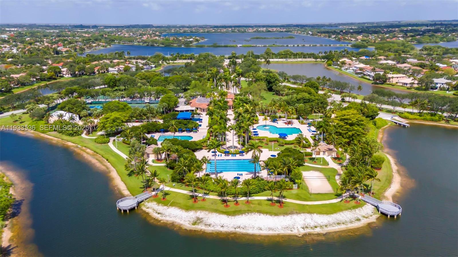 PEMBROKE ISLES - Residential