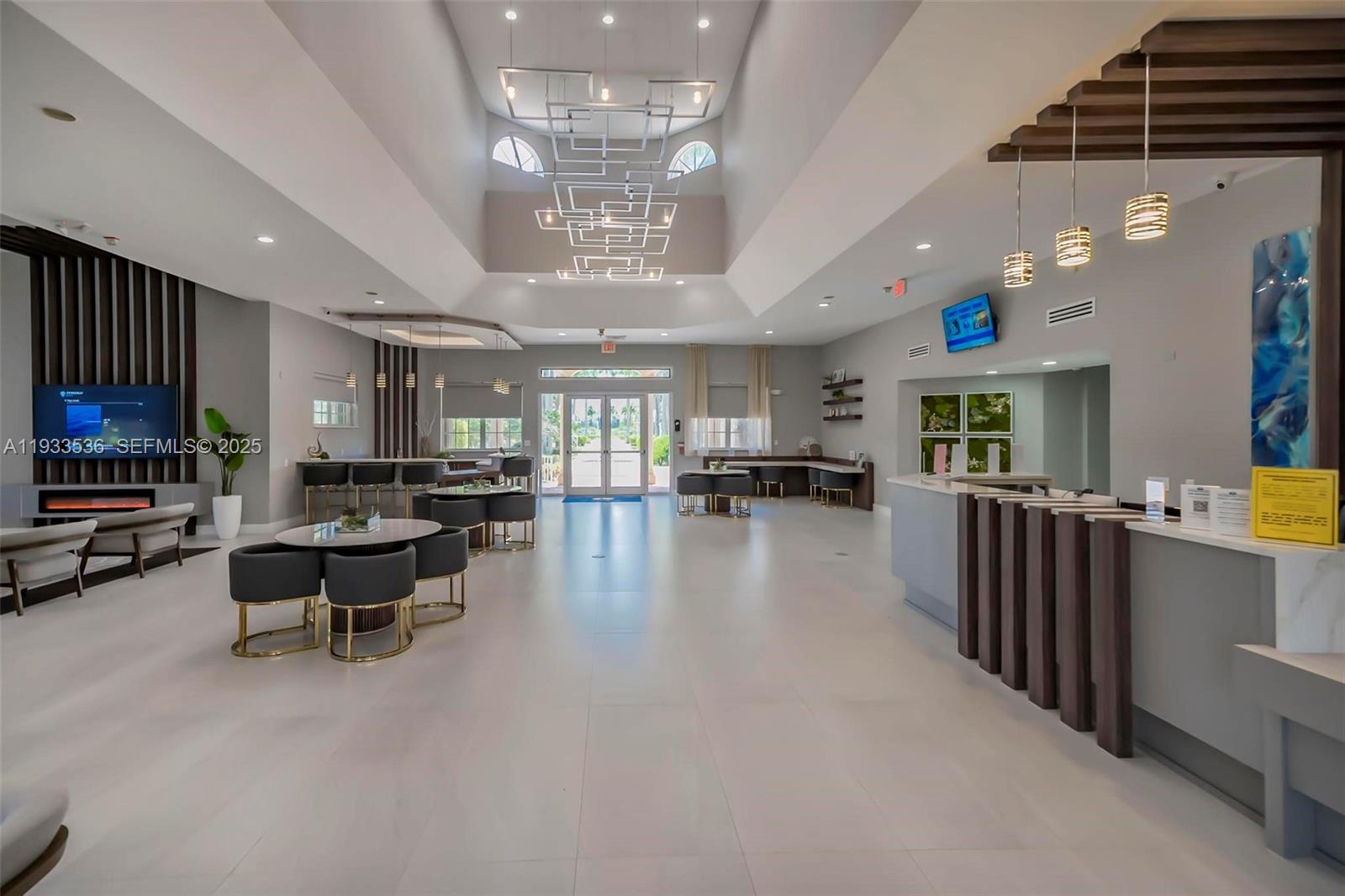 PEMBROKE ISLES - Residential