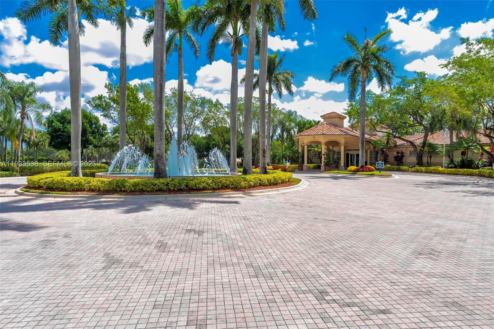 PEMBROKE ISLES - Residential